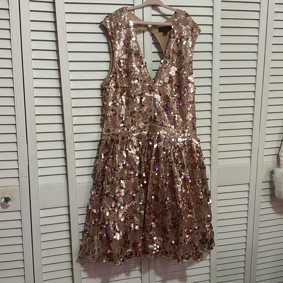 Rose gold sequin dress - Picture 1 of 4